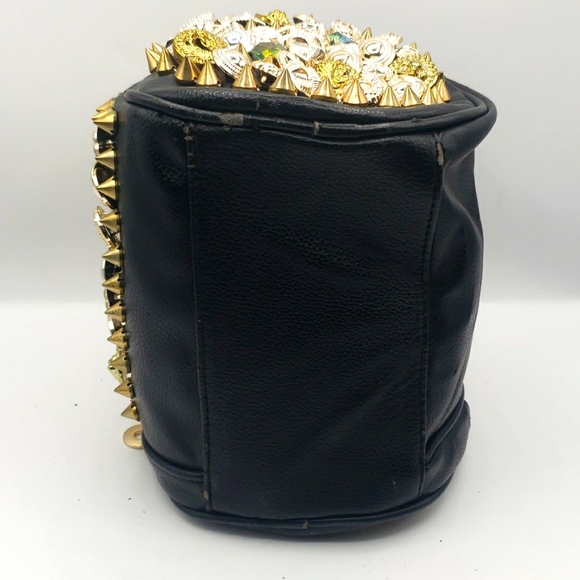 USED CONDITION BAG SIZE 7X6 COLOR BLACK WITH LOTS OF JEWEL THIS BAG NOT LEATHER - Picture 5 of 15